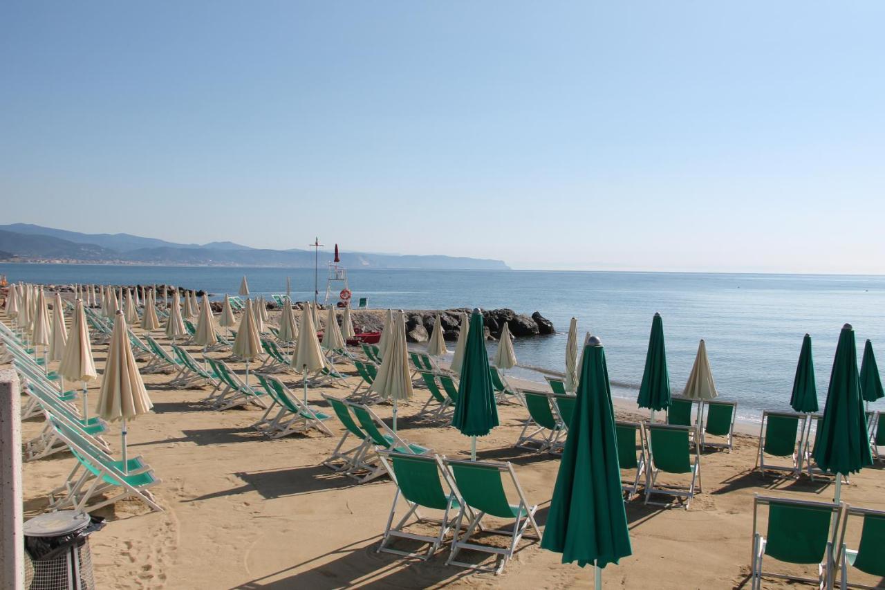 Residence Aurora Wellness & Spa Albenga Bagian luar foto