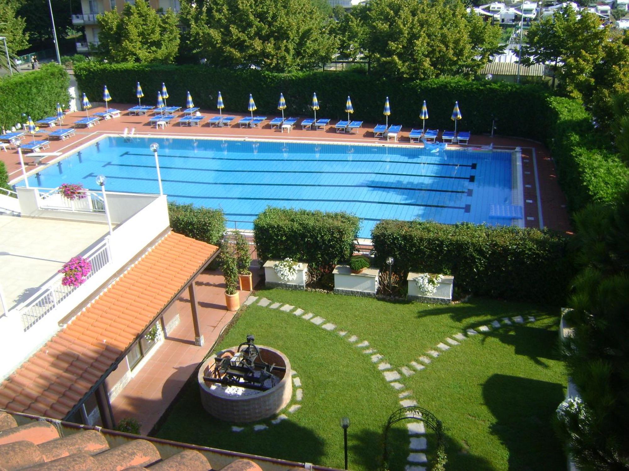 Residence Aurora Wellness & Spa Albenga Bagian luar foto