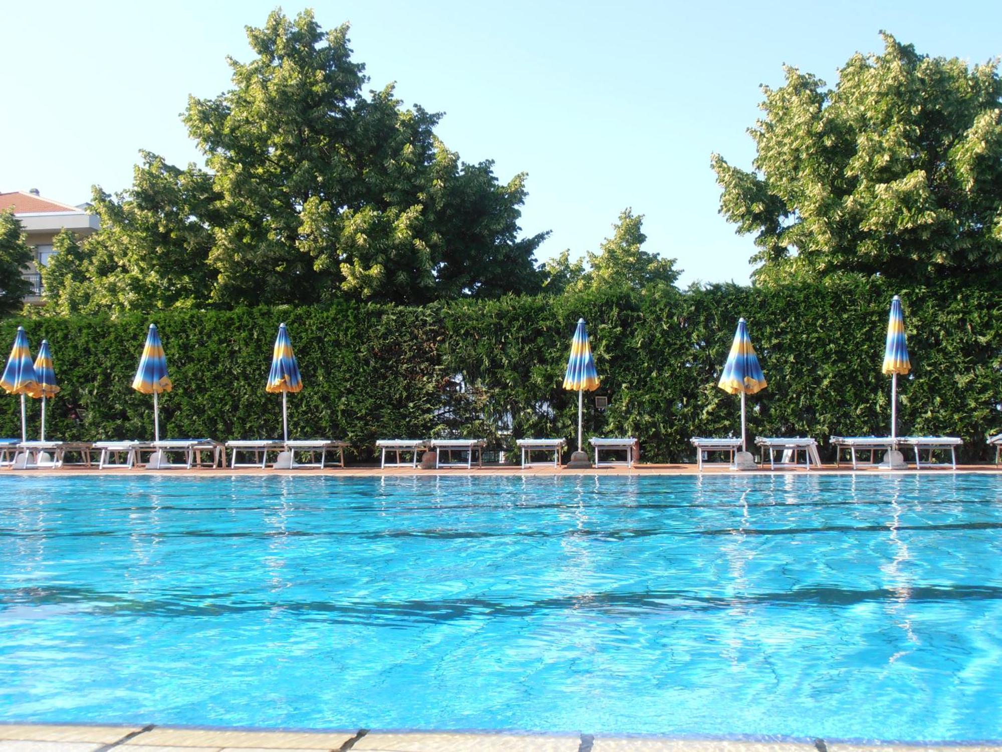 Residence Aurora Wellness & Spa Albenga Bagian luar foto