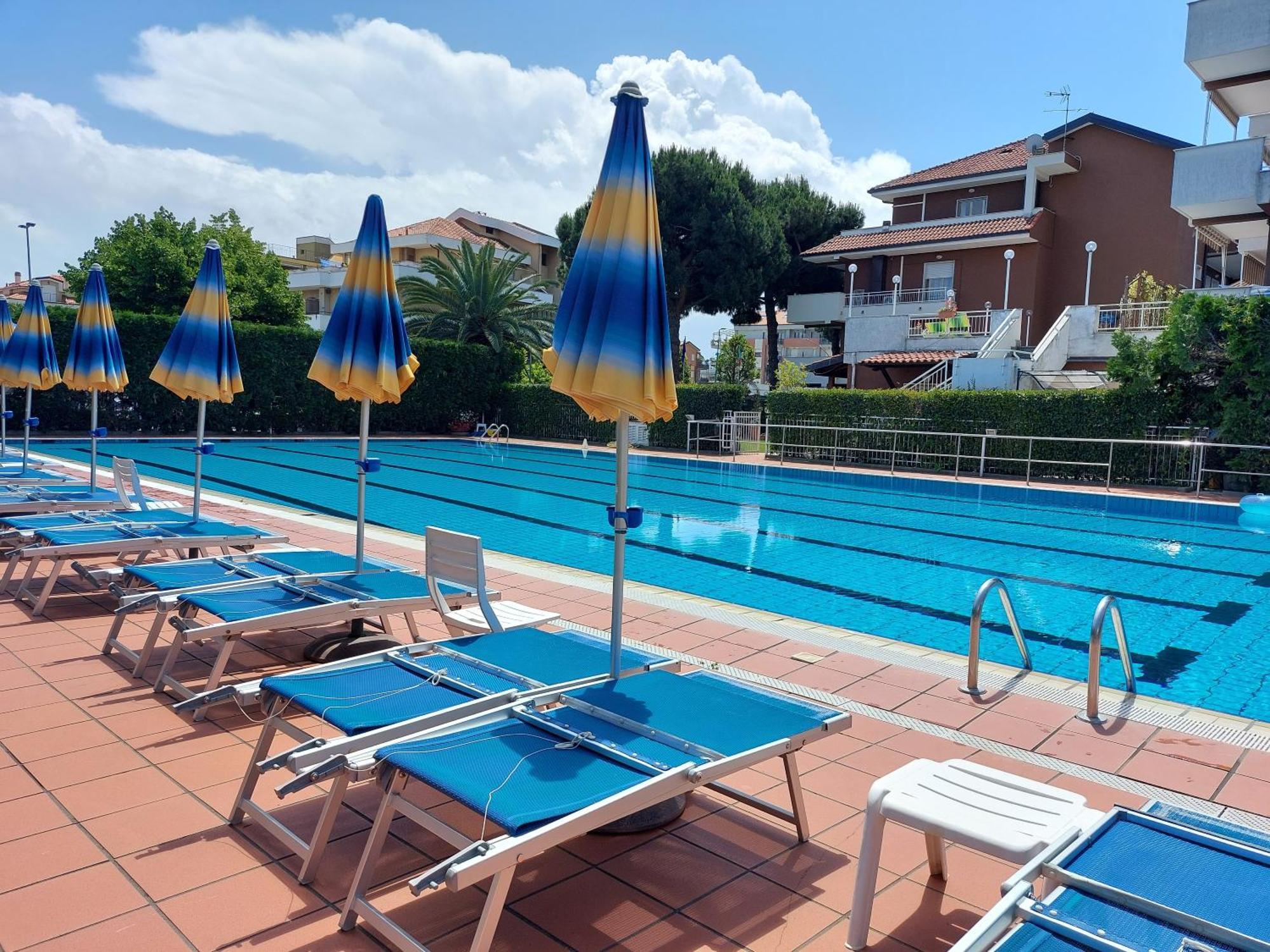 Residence Aurora Wellness & Spa Albenga Bagian luar foto